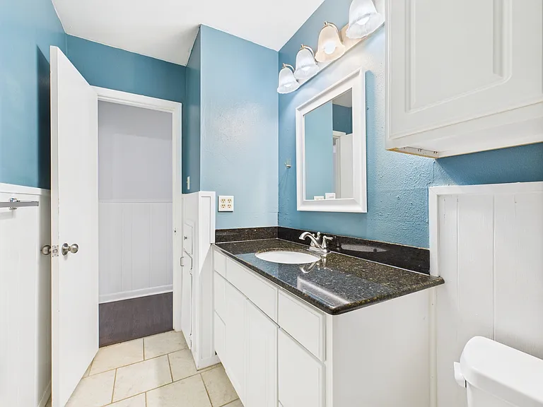 1402 Village Dr — Photo 23