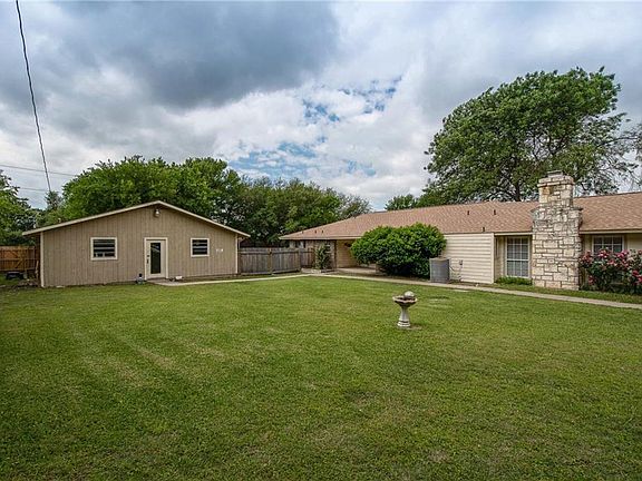 3rd image of 340 Vista Dr