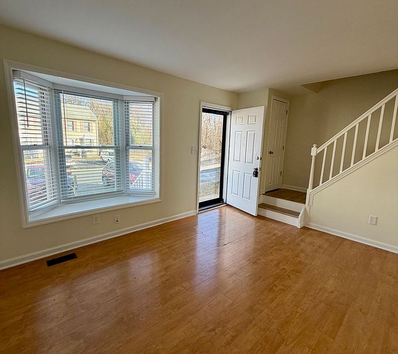 2nd image of 135 Whitburn Pl