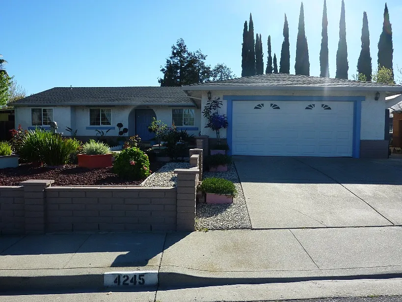 4245 Goldenhill Dr photo 1