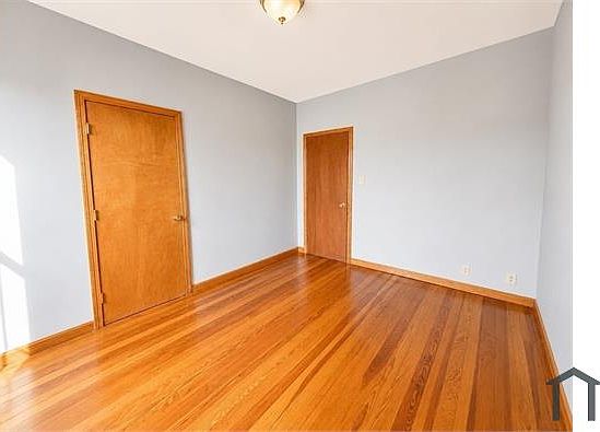 3rd image of 544 Plymouth Ave #2