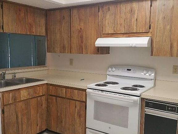 2nd image of 220 Nina Way #220