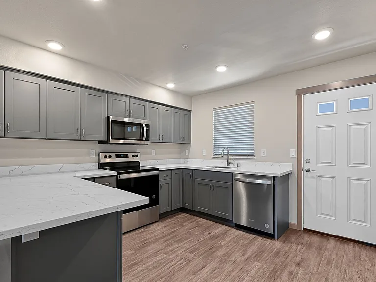 515 Telegraph Rd — Photo 2