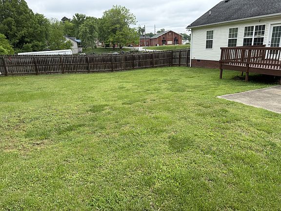 4th image of 414 Kelly Ln