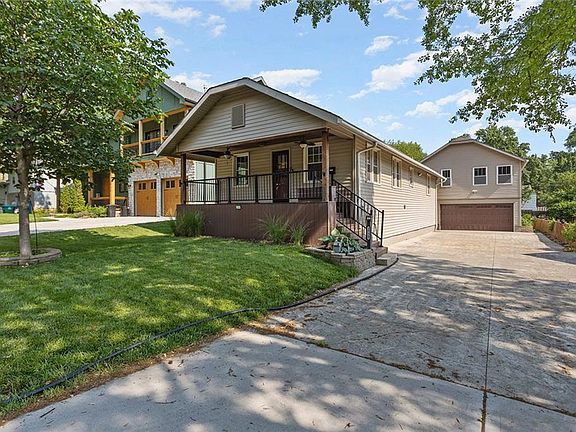 3rd image of 2720 W 48th St
