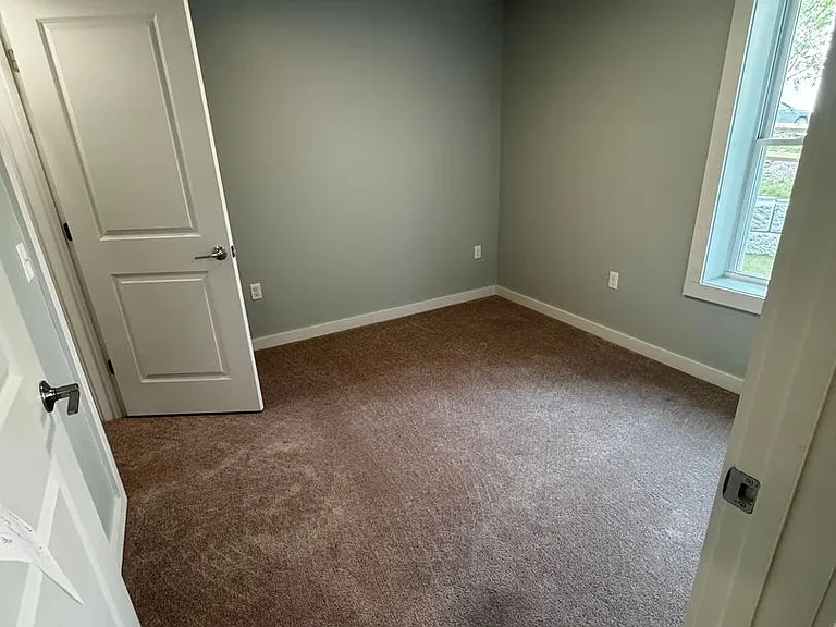 4 Gordon Ln — Photo 5