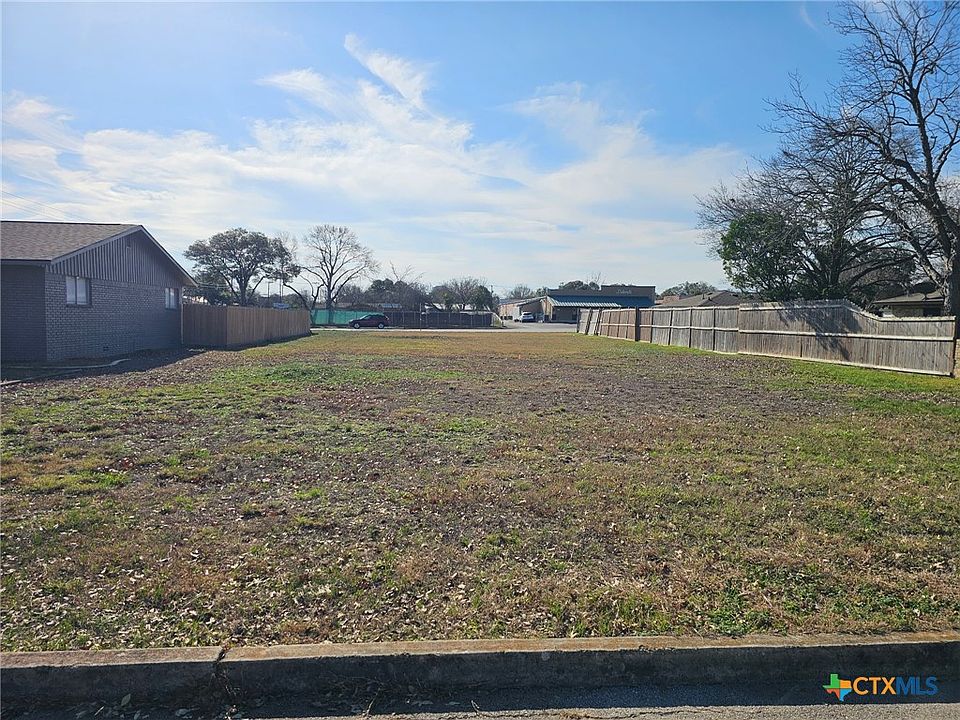 1st image of 1330 Fieldcrest