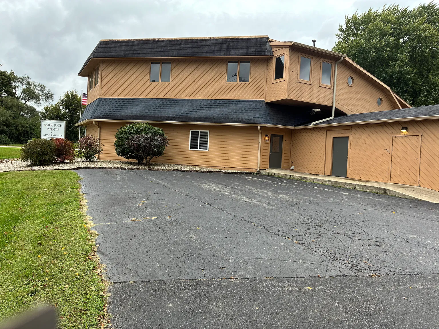 2135 N Scatterfield Rd — Photo 2