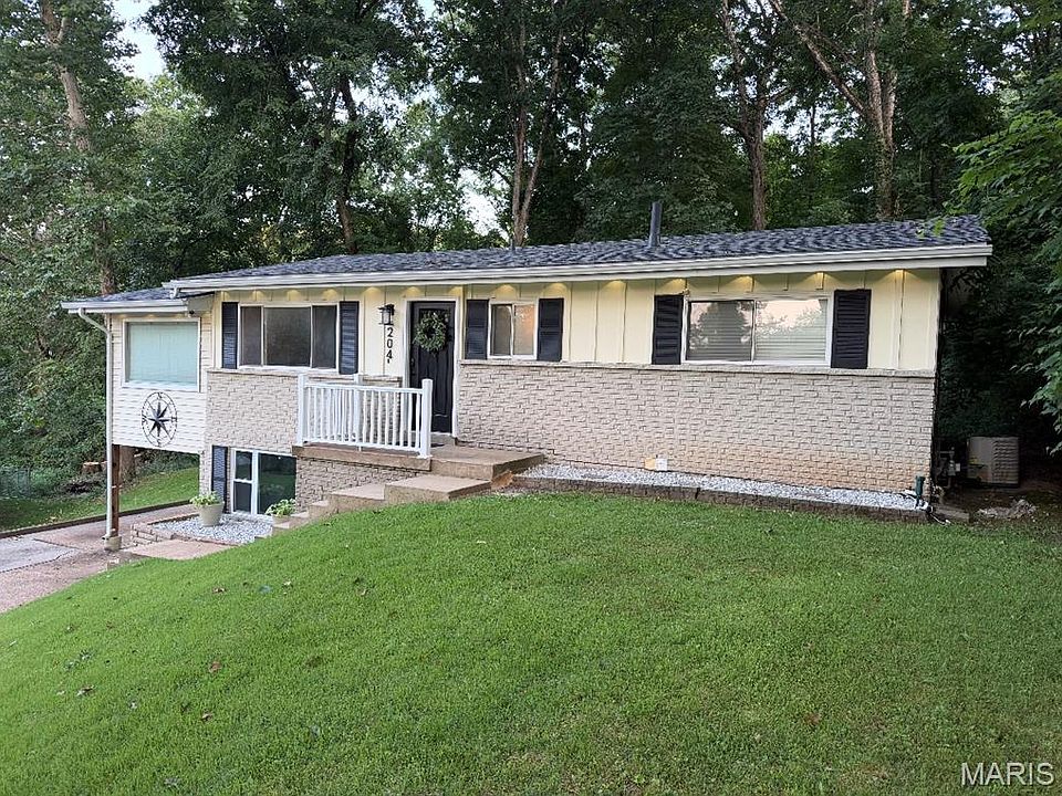 2nd image of 204 Appletree Ct
