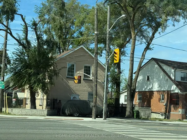 1232 Jane St, Toronto, ON M6M 4X8