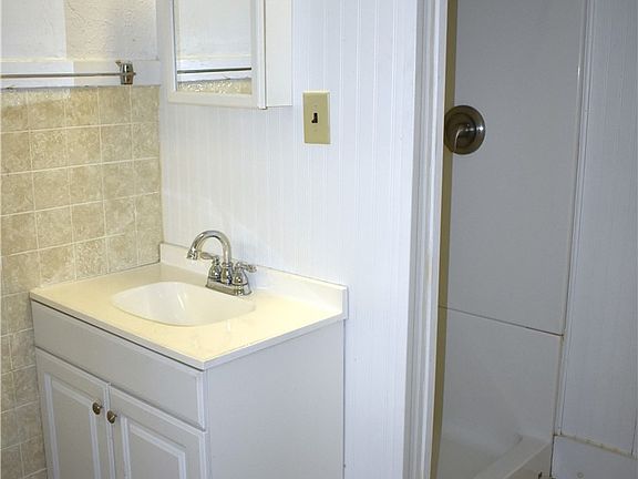 3rd image of 820-822 W Grant St