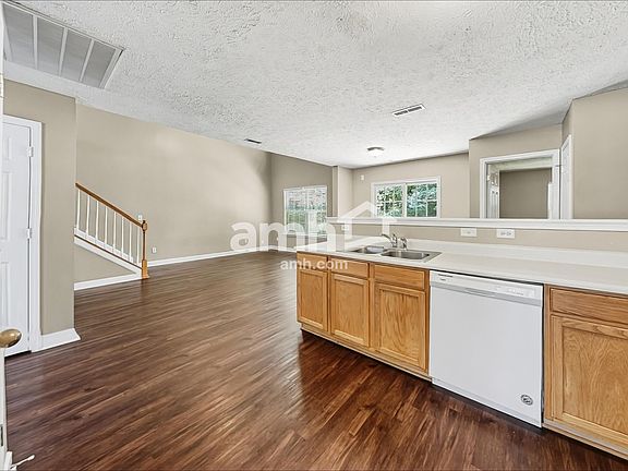 4th image of 8028 Meadowview Ln