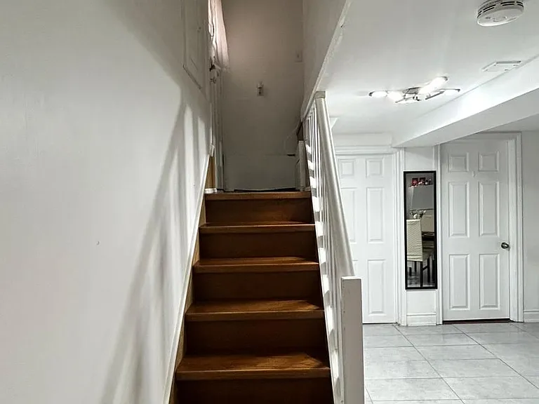 8 Runnymede Rd #LOWER — Photo 19