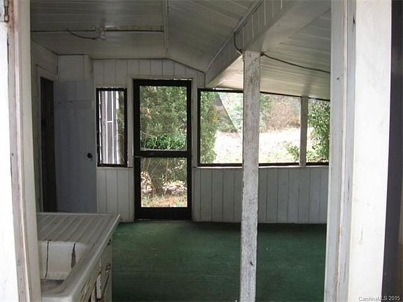 3rd image of 138 Woodland Bend Dr