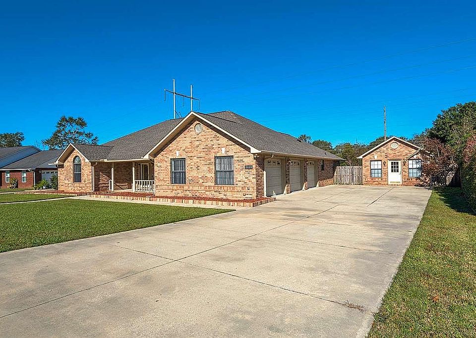 2nd image of 3668 Sawmill Cir