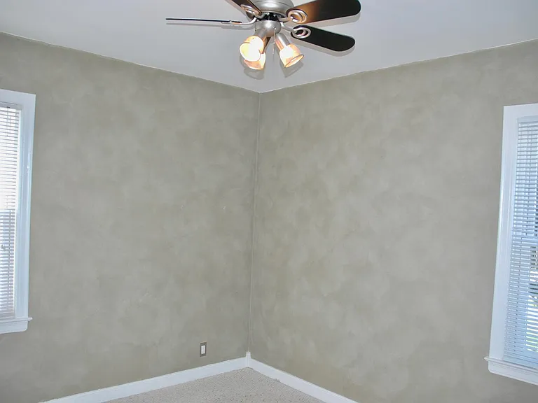 1815 Dallas Ave — Photo 6