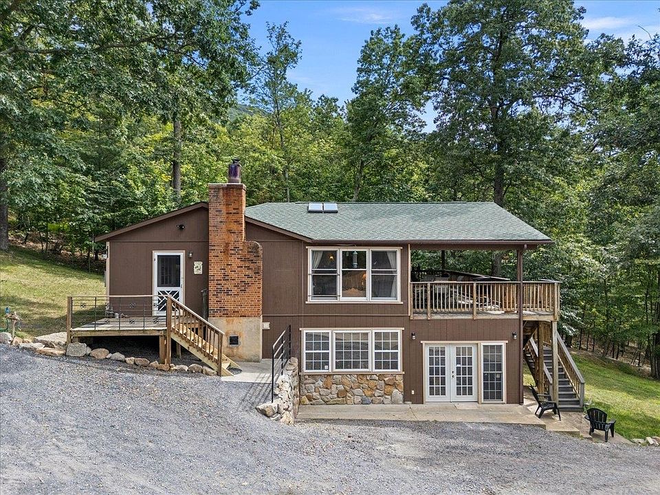 1st image of 867 Blackberry Ln