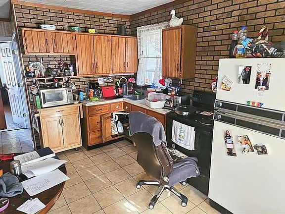 5th image of 4762 Hamburg Ave
