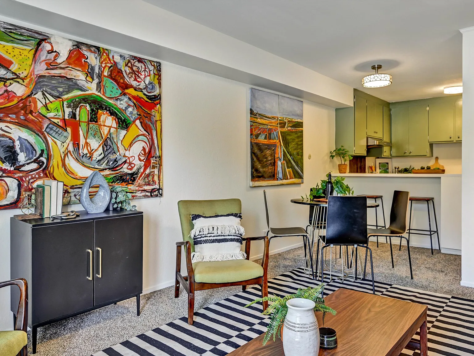 1 bed, 559 sqft, $2,345 — Photo 3