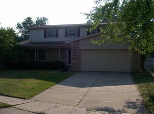 508 Lexington Ct, Saline, MI 48176