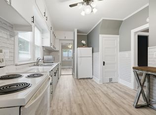 310 N William St, Earlville, IA 52041