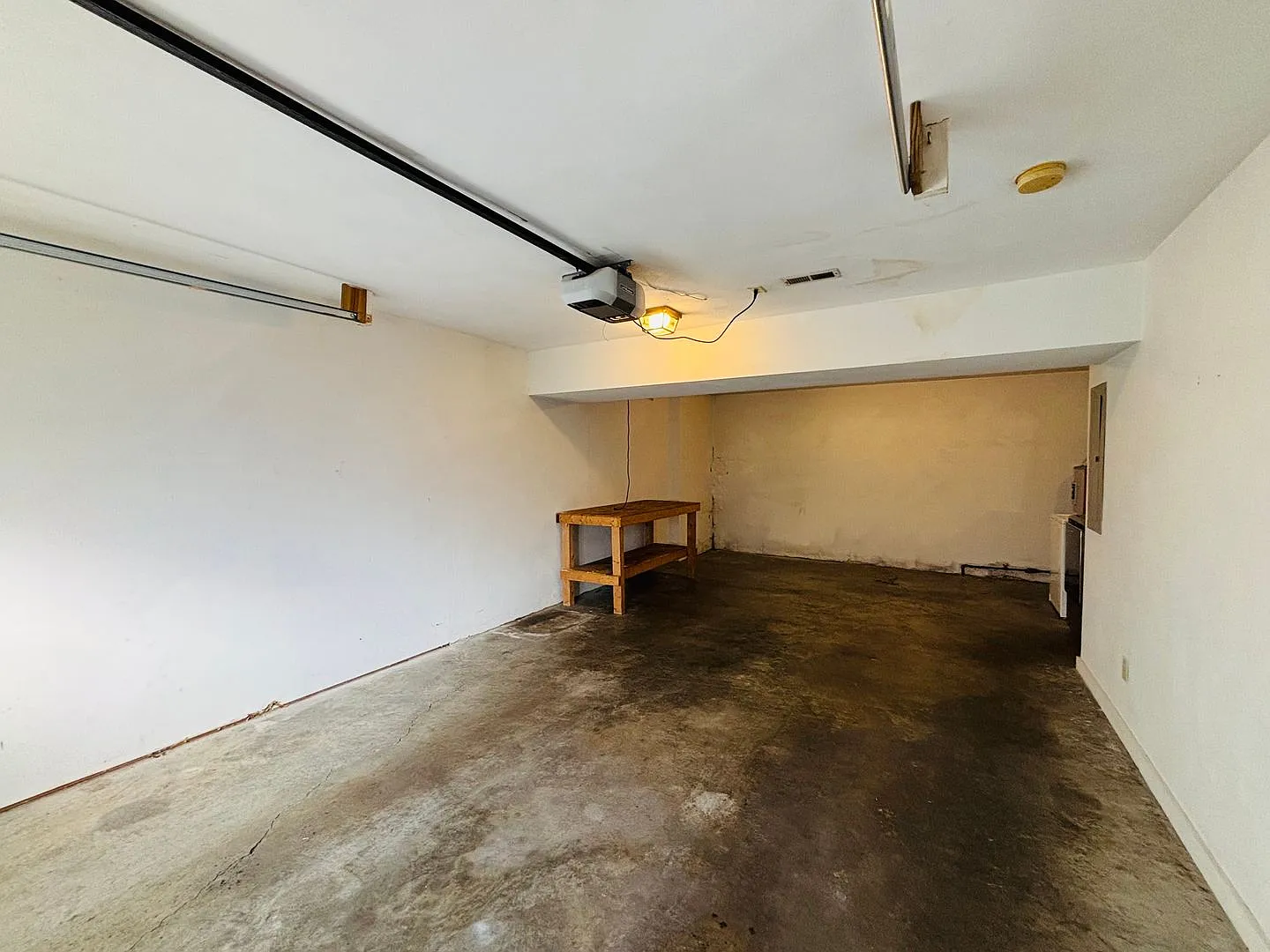 2 Bedroom, 2.5 Bath Townhouse — Photo 2