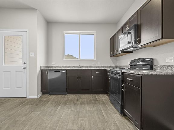 5th image of 708 Running Creek Dr