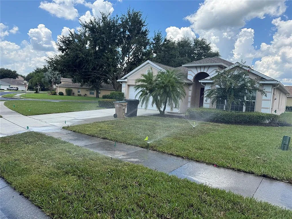3 bed, 2.0 bath, 1886 sqft, $2,150 — Photo 2
