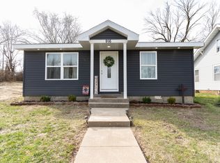 916 W Reed St, Moberly, MO 65270
