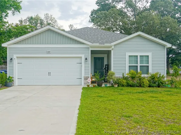 810 Jackson St, Raeford, NC 28376