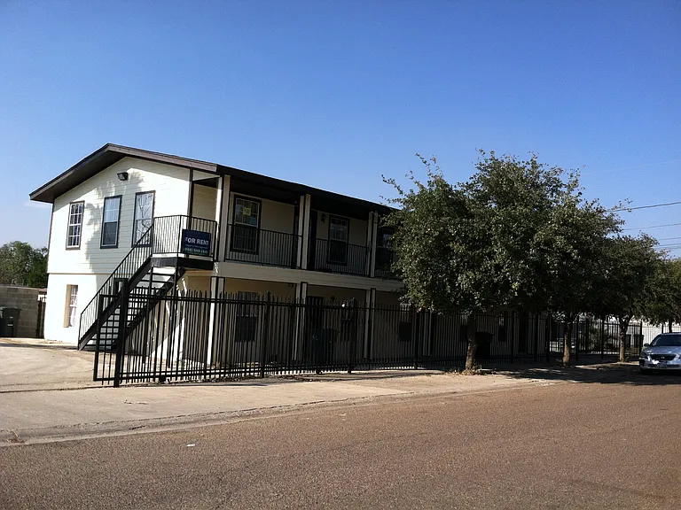 2419 Cross St — Photo 1