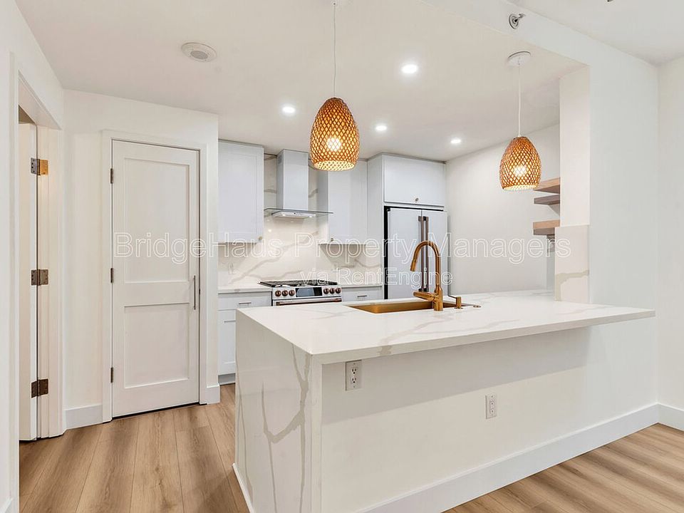 1st image of 700 W East St Unit 507