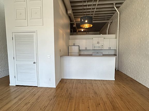 3rd image of 1319 Leavenworth St APT 203