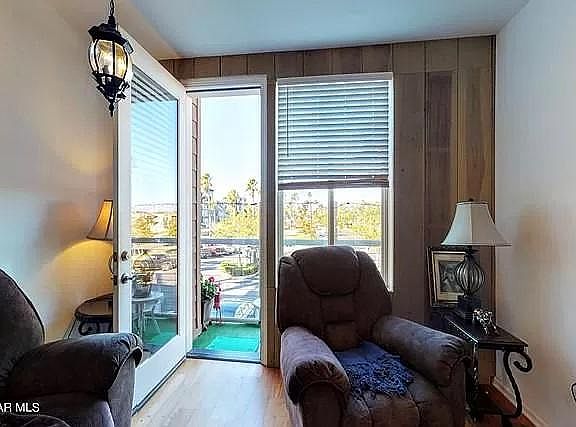 4th image of 1901 S Victoria Ave Unit 105