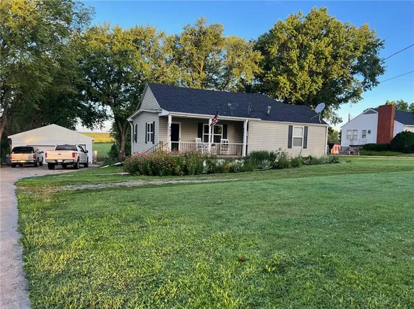 8478 Pratt Rd, Atchison, KS 66002
