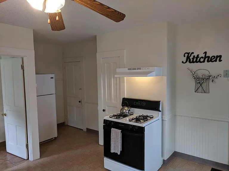 134 Charter Oak St — Photo 8