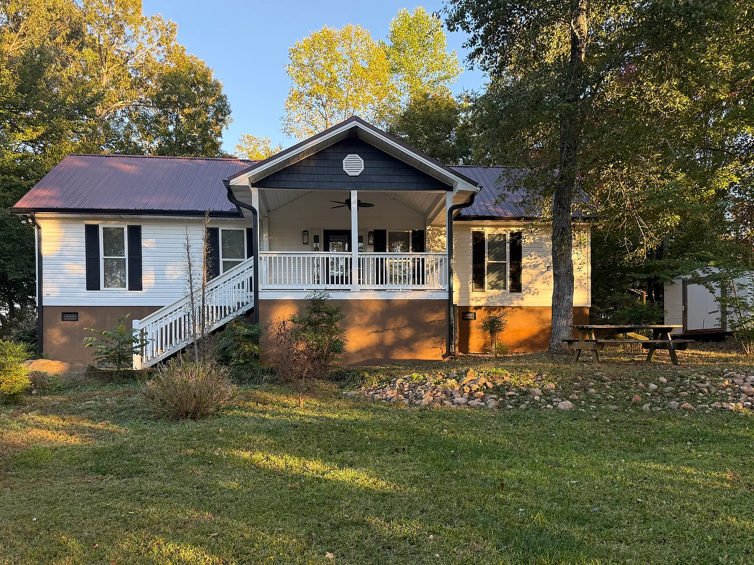 3 bed, 1192 sqft, $1,600 — Photo 1