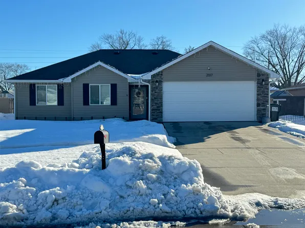 2017 5th St, Columbus, NE 68601