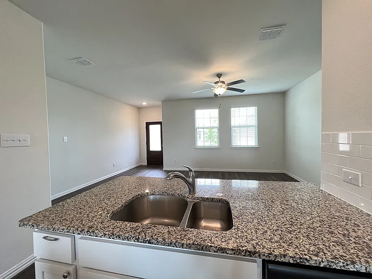 1511 Avery Pointe Dr — Photo 13