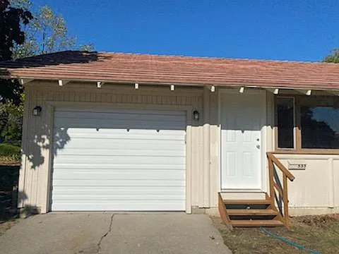 3 bed, 2000 sqft, $1,975 — Photo 1
