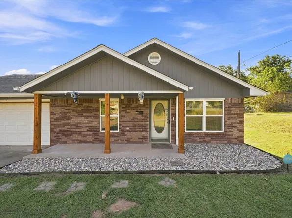 211 N Cedar St, Bristow, OK 74010