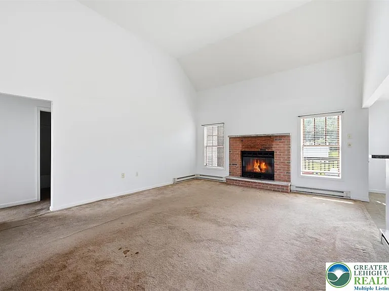 86 Northpark Dr E — Photo 14