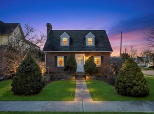 345 Plainfield Street, Westbury, NY 11590