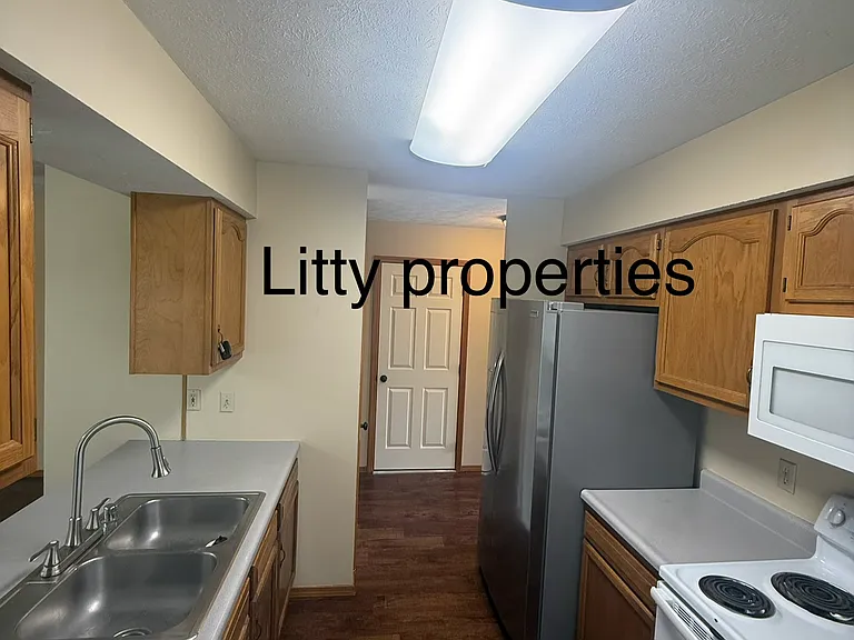 1506 Laurel Rd — Photo 4