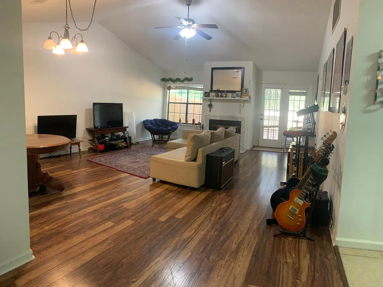 2 bed, 1142 sqft, $1,800 — Photo 1