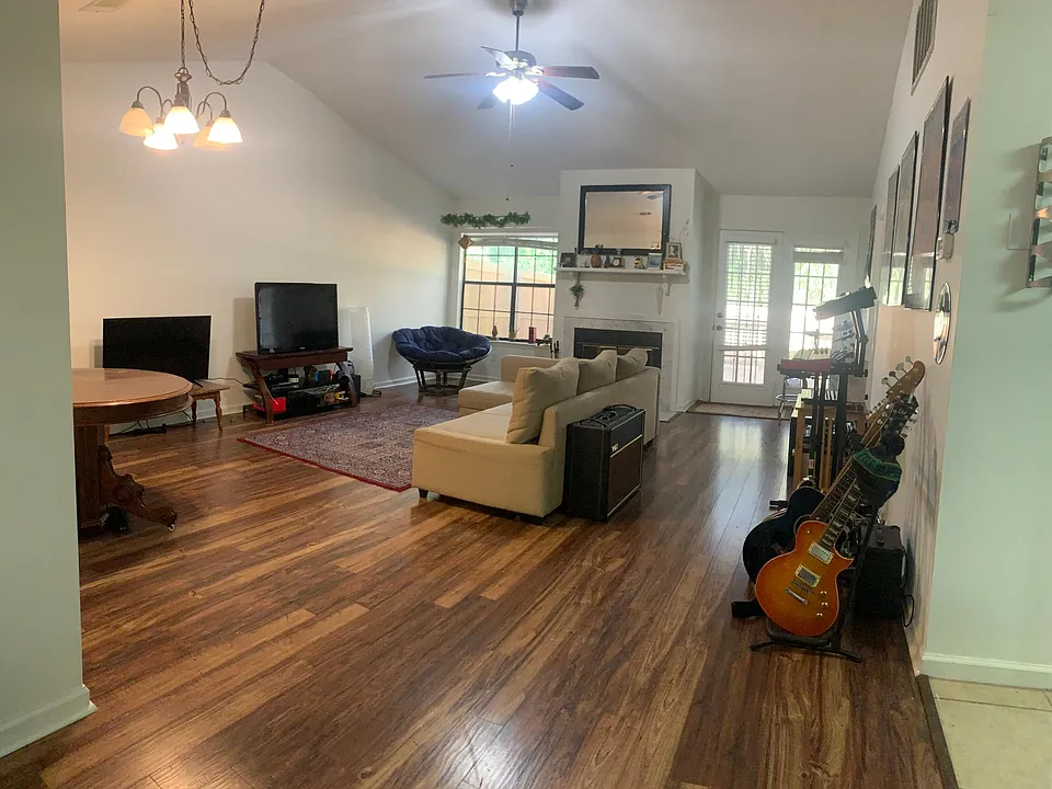 812 Ashlyn Forest Dr