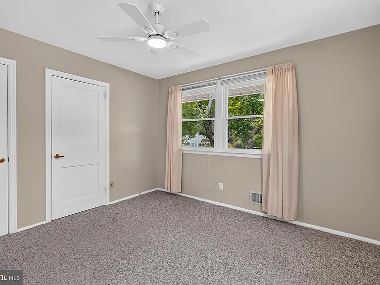 7027 Jefferson Ave — Photo 21