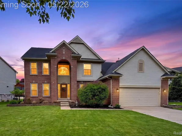 1427 Trailside Blvd, Wixom, MI 48393