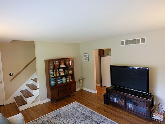 4th image of 29W305 National St
