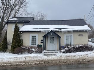 563 Union St #1, Kingston, ON K7M 2H5